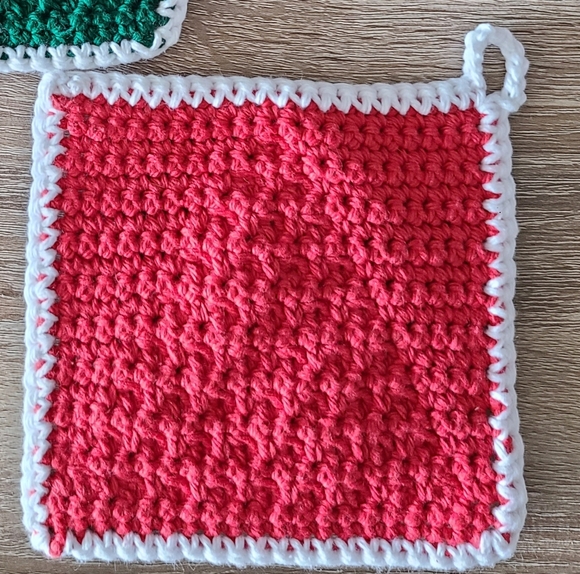 Single Red Christmas Pot Holder, Christmas Tree Hot Pad, Kitchen Holiday decor - Picture 3 of 3